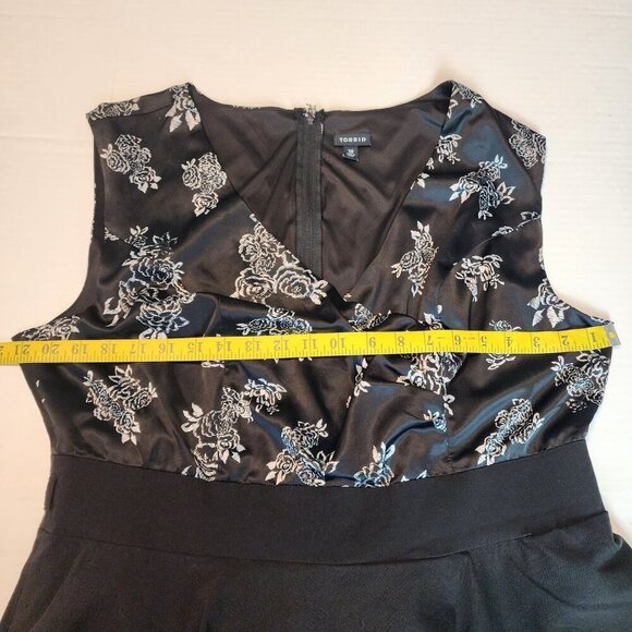 Torrid peplum dress sz 18 plus size women black faux wrap satin top no belt - Picture 10 of 13